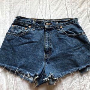 Levi’s 550 High-Waisted Jean Shorts